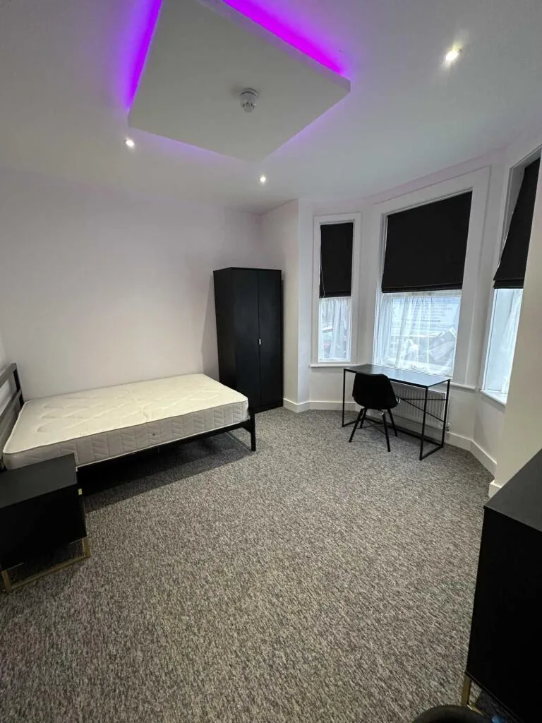 9 bedroom terraced house for rent