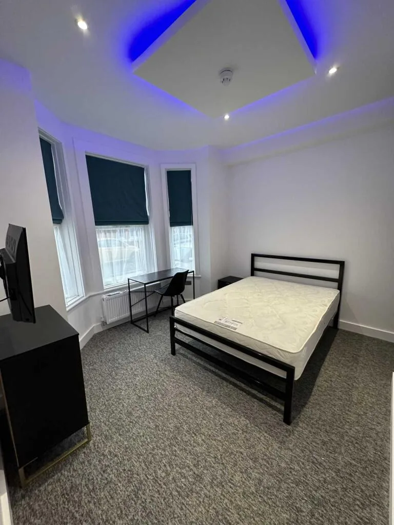 9 bedroom terraced house for rent