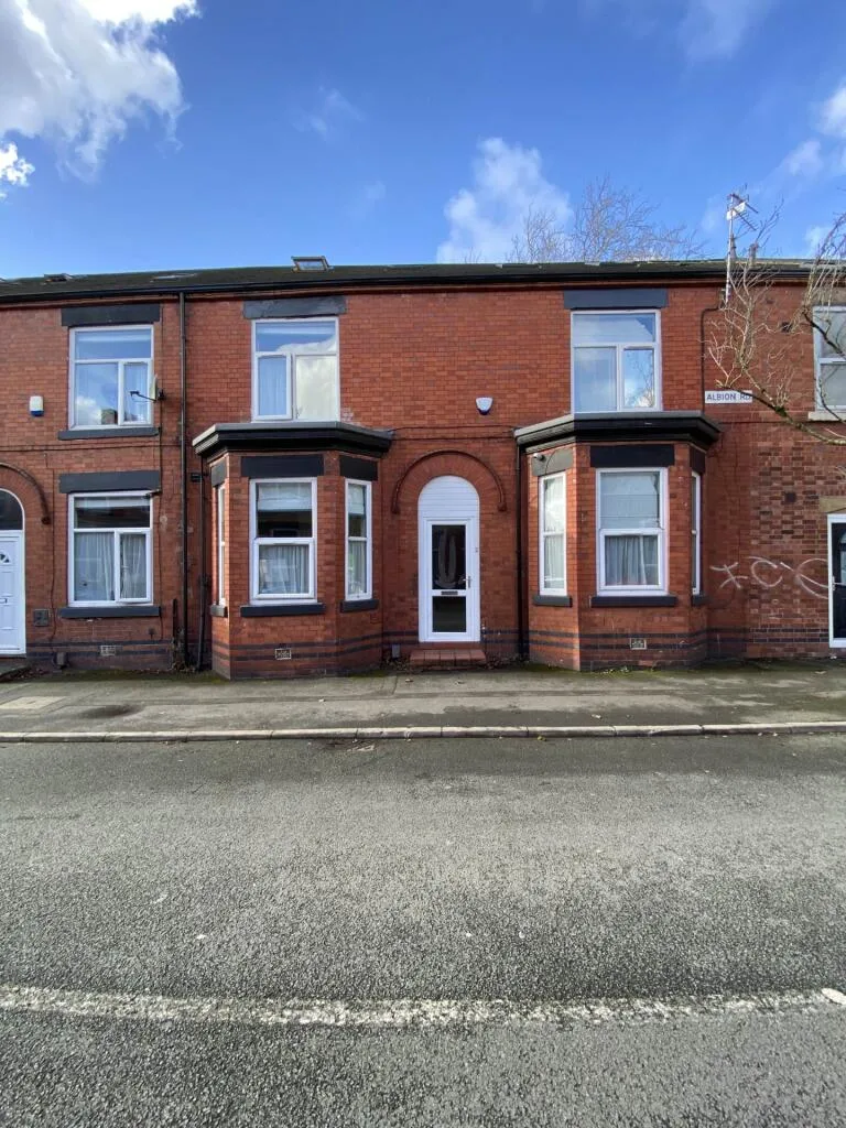 9 bedroom terraced house for rent