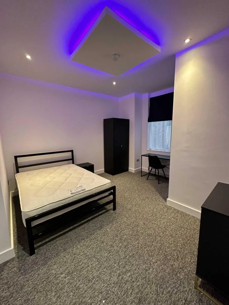 9 bedroom terraced house for rent