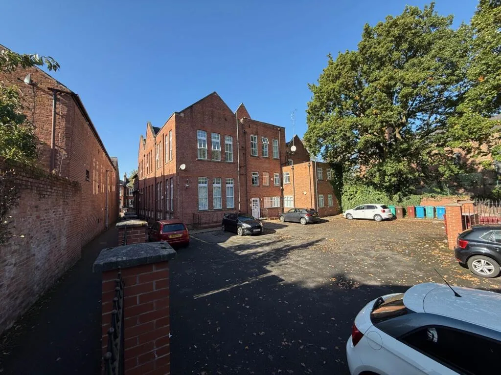 5 bedroom flat for rent