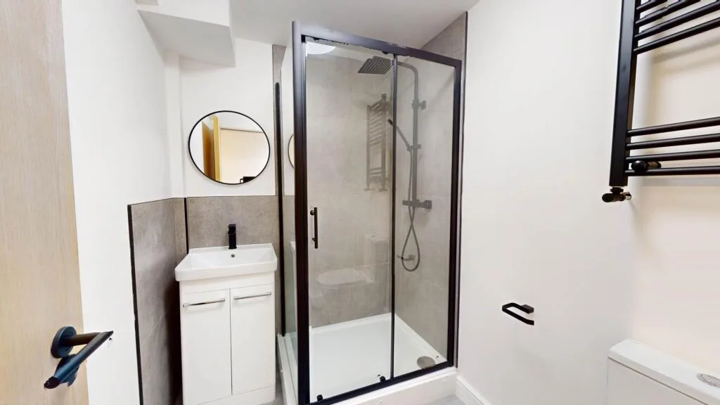 5 bedroom flat for rent