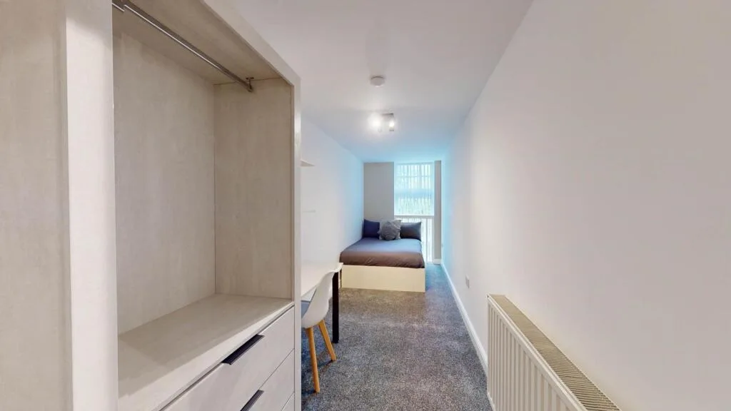 5 bedroom flat for rent