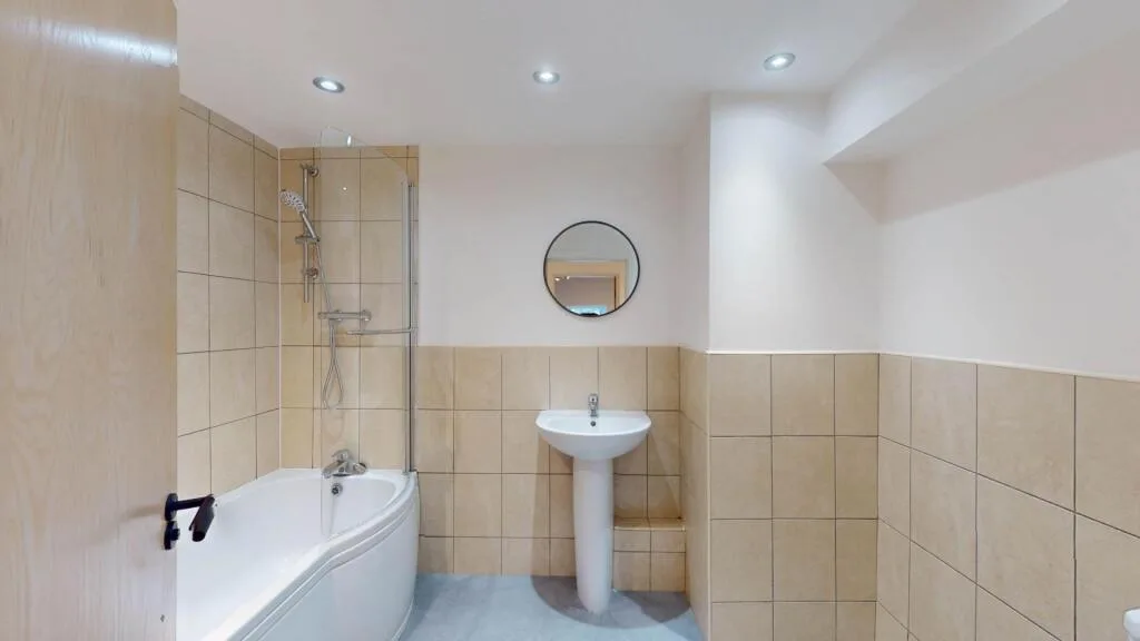 5 bedroom flat for rent