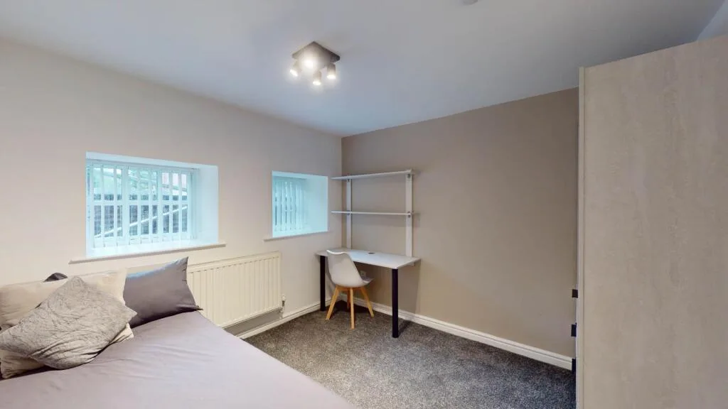 5 bedroom flat for rent