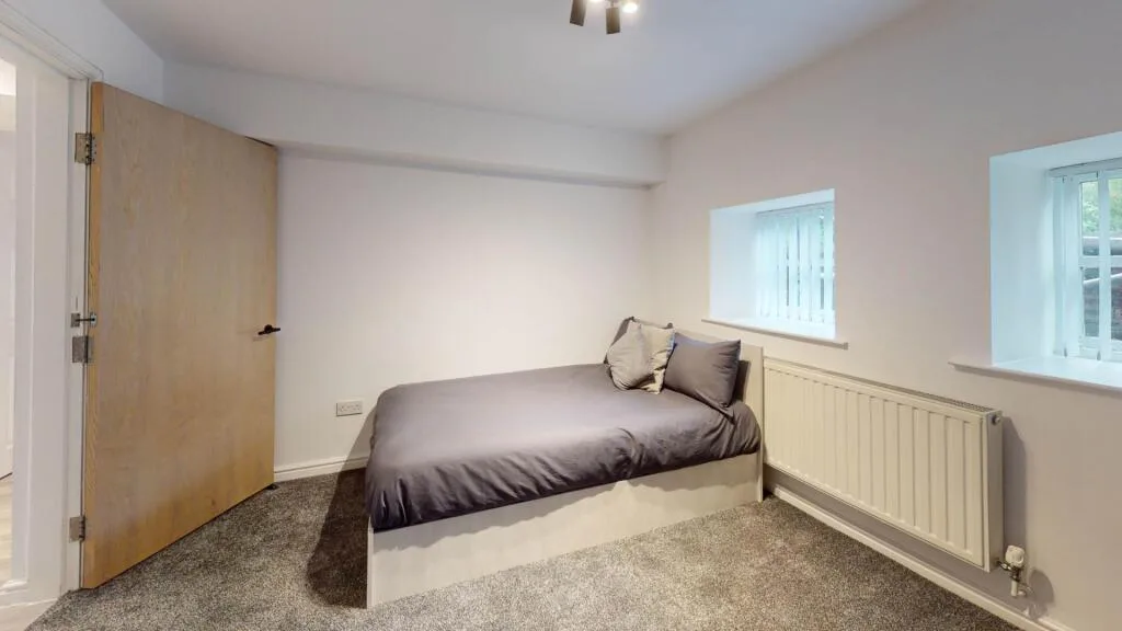 5 bedroom flat for rent