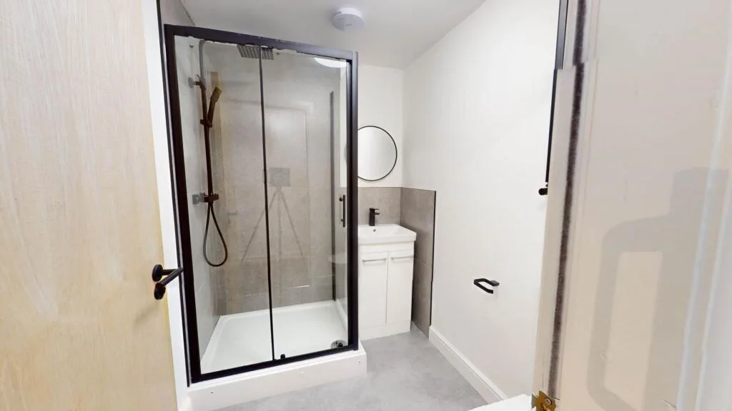5 bedroom flat for rent