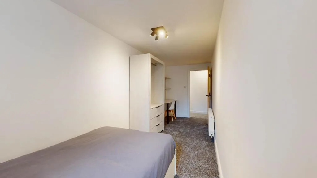 5 bedroom flat for rent