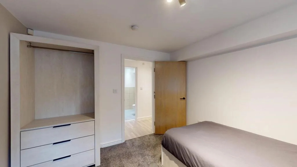 5 bedroom flat for rent