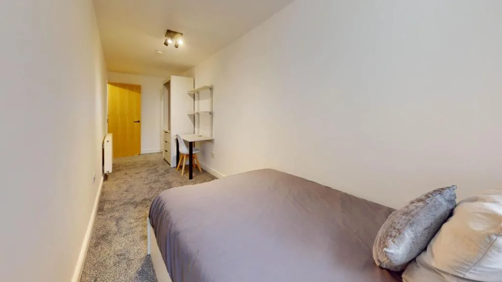 5 bedroom flat for rent