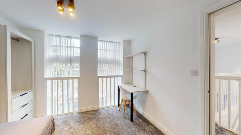 5 bedroom flat for rent