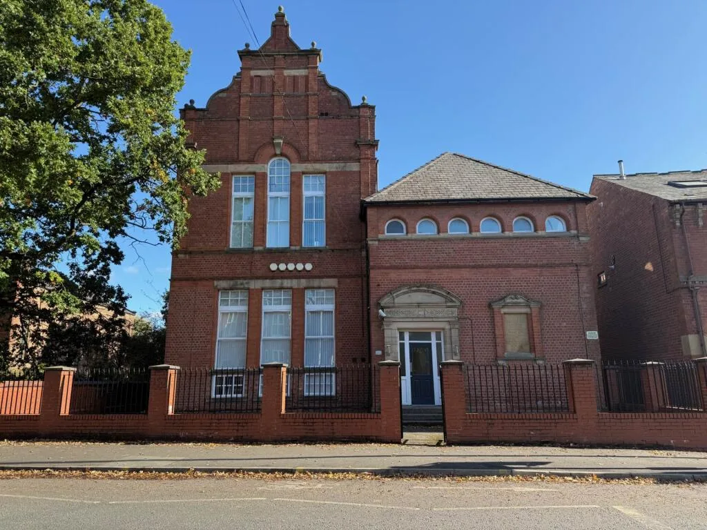 5 bedroom flat for rent