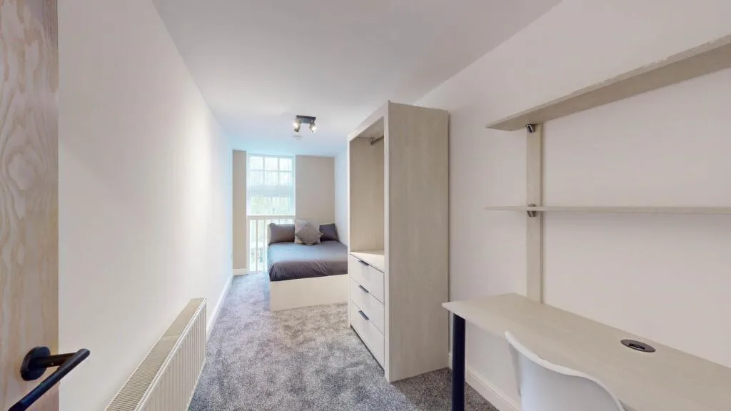 5 bedroom flat for rent