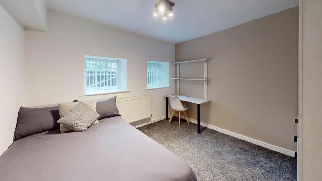 5 bedroom flat for rent