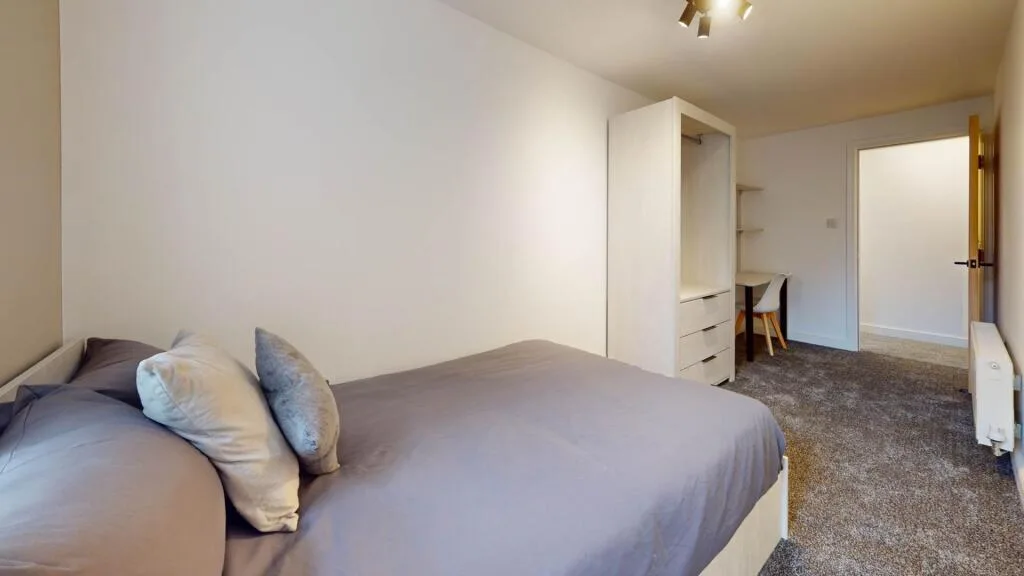 5 bedroom flat for rent