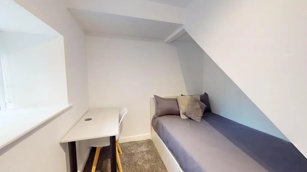 5 bedroom flat for rent