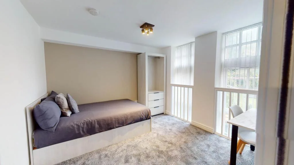 5 bedroom flat for rent