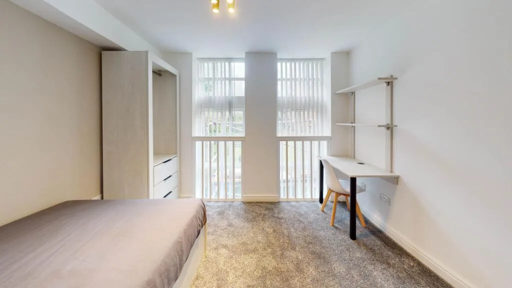 5 bedroom flat for rent