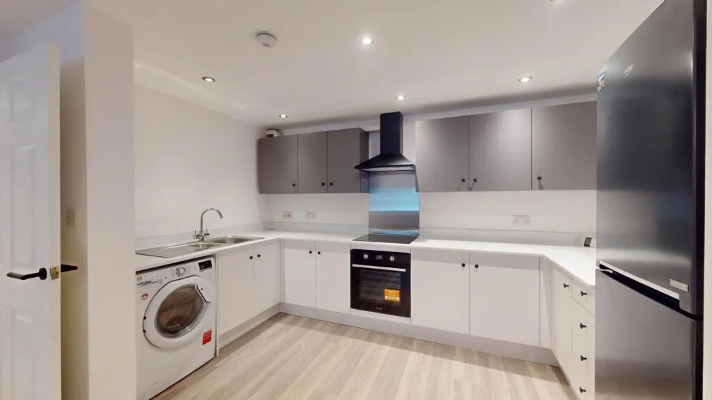 5 bedroom flat for rent