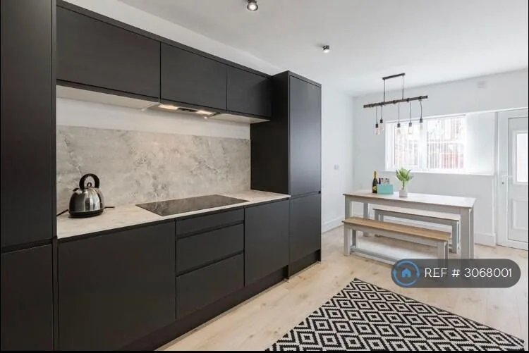5 bedroom terraced house for rent