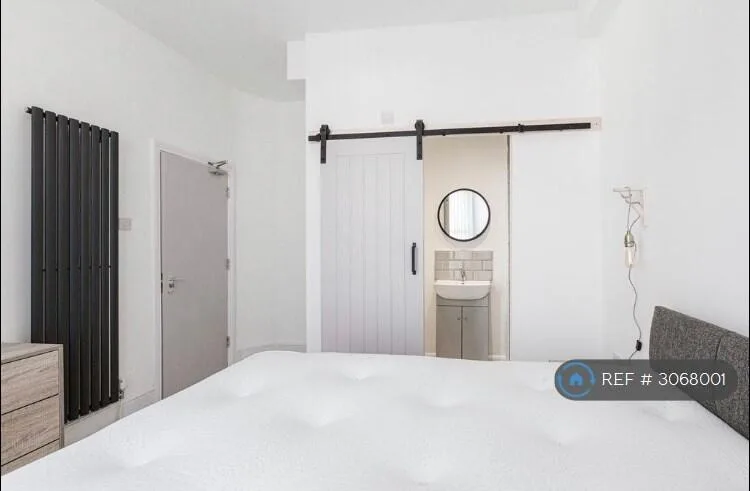 5 bedroom terraced house for rent
