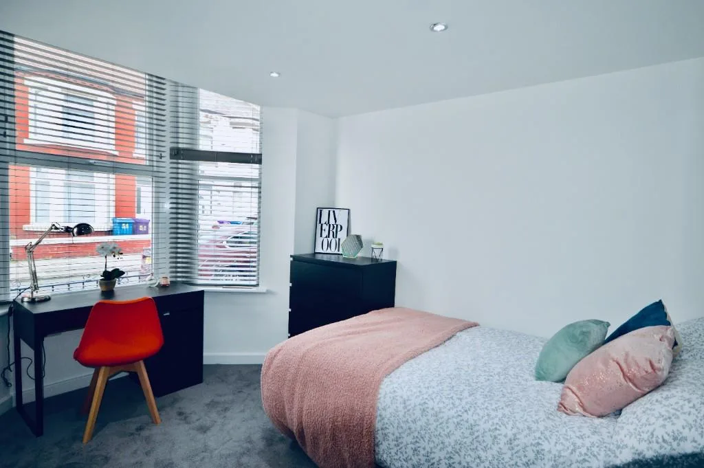 6 bedroom terraced house for rent