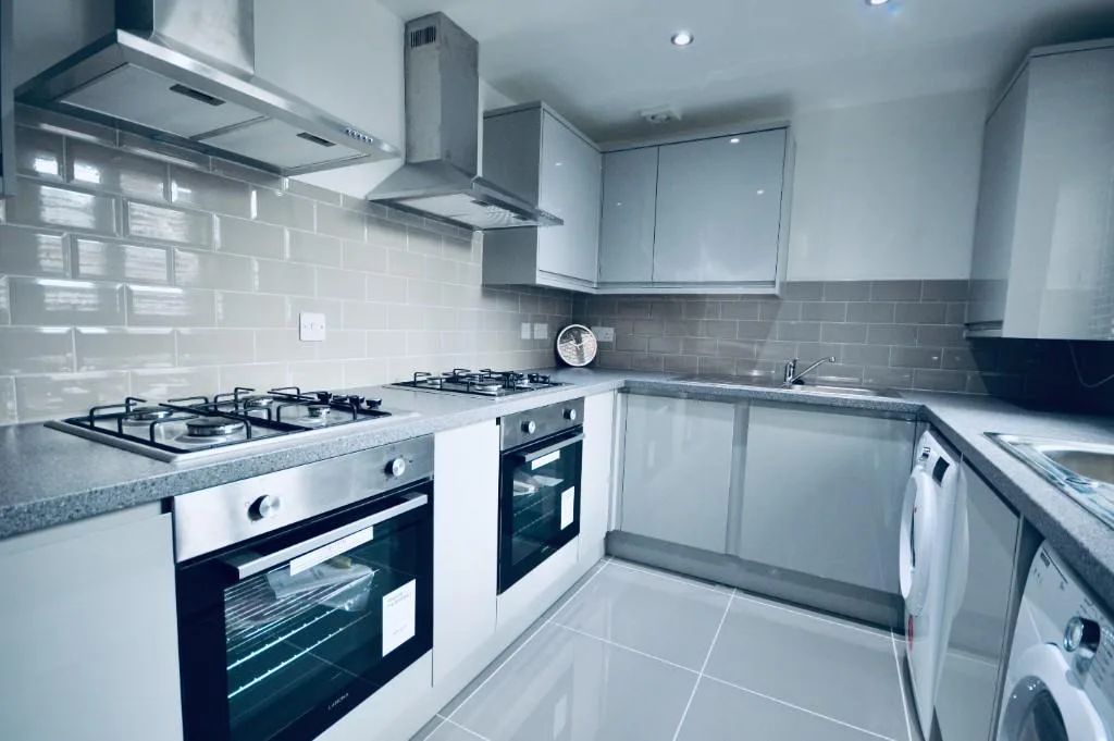 6 bedroom terraced house for rent
