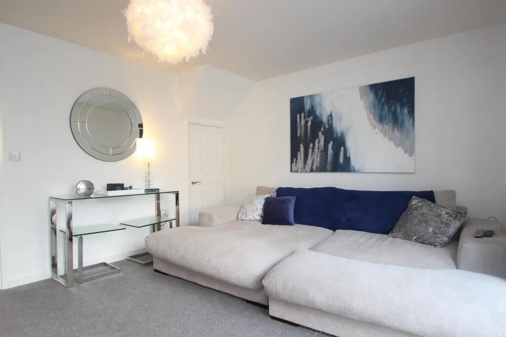 3 bedroom semi-detached house for rent