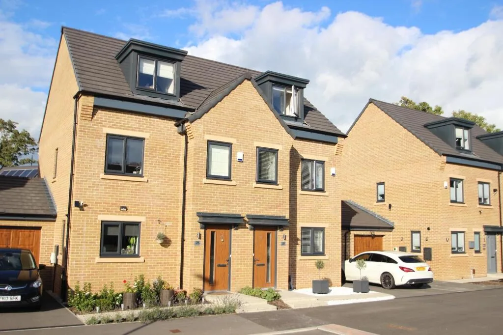 3 bedroom semi-detached house for rent