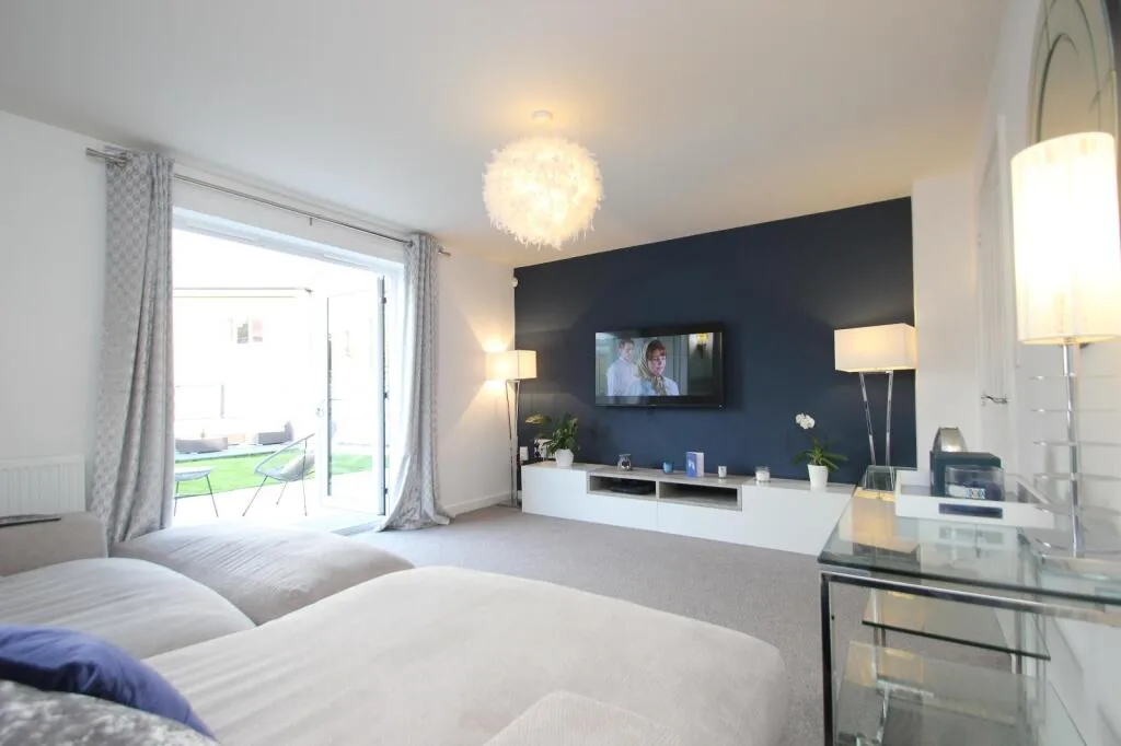 3 bedroom semi-detached house for rent