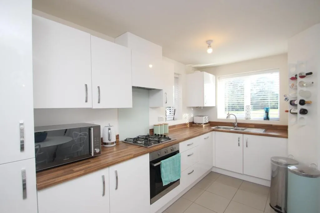 3 bedroom semi-detached house for rent