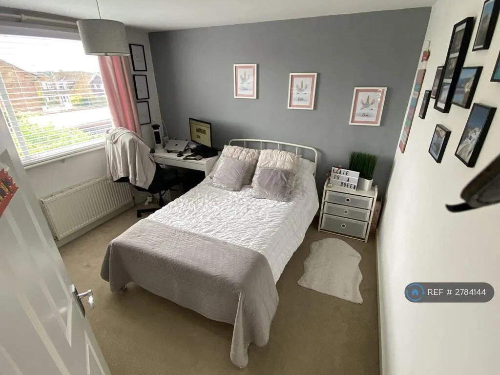 3 bedroom semi-detached house for rent
