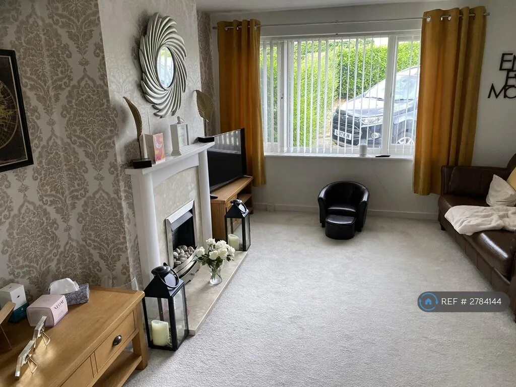 3 bedroom semi-detached house for rent