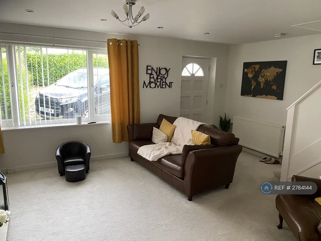 3 bedroom semi-detached house for rent