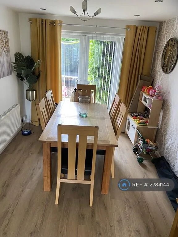 3 bedroom semi-detached house for rent