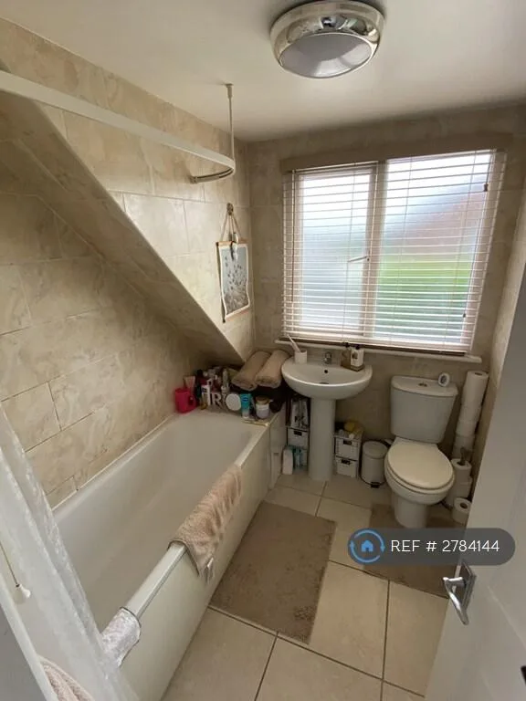 3 bedroom semi-detached house for rent