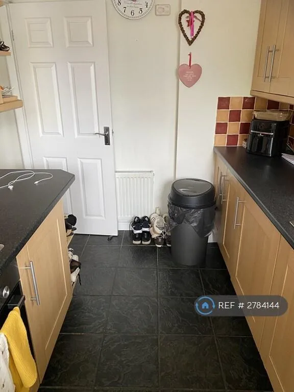 3 bedroom semi-detached house for rent