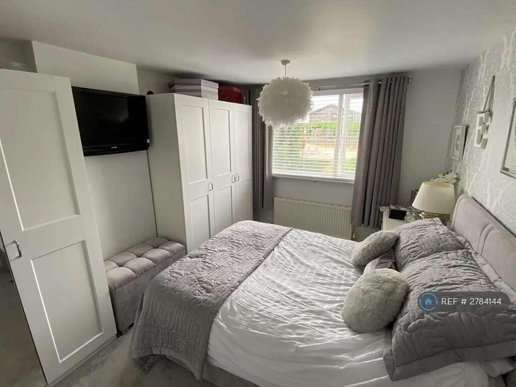 3 bedroom semi-detached house for rent