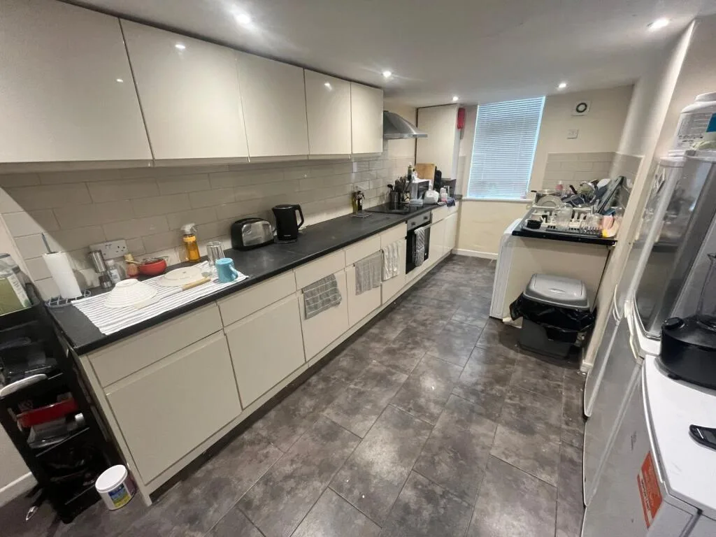 5 bedroom terraced house for rent