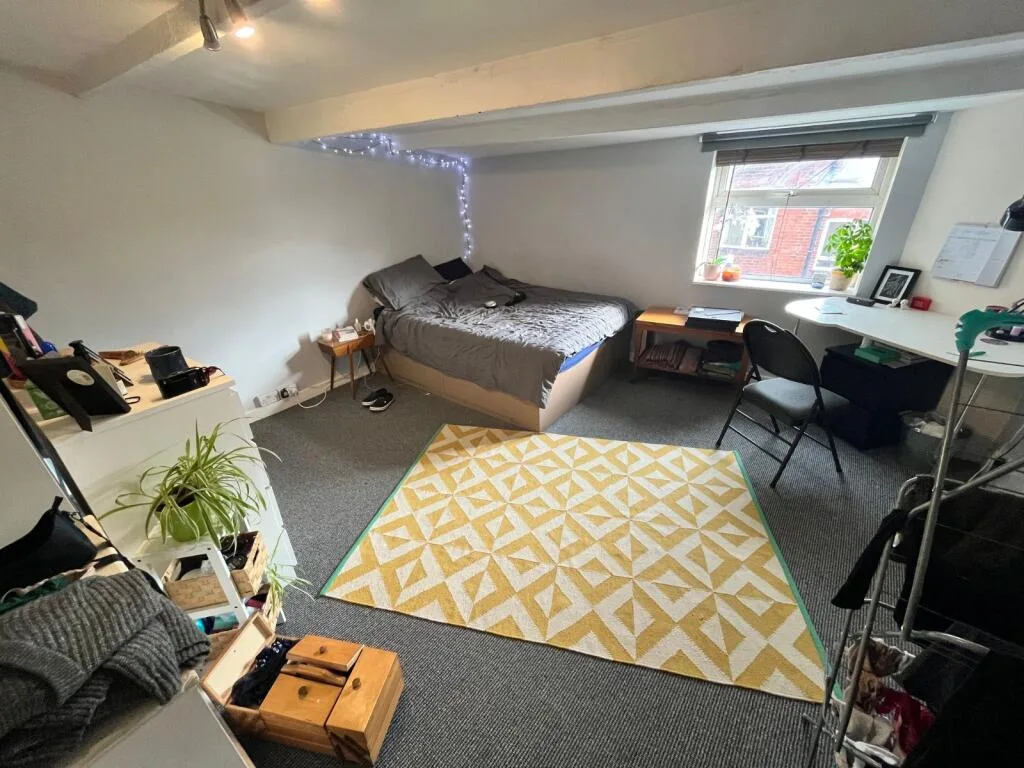 5 bedroom terraced house for rent