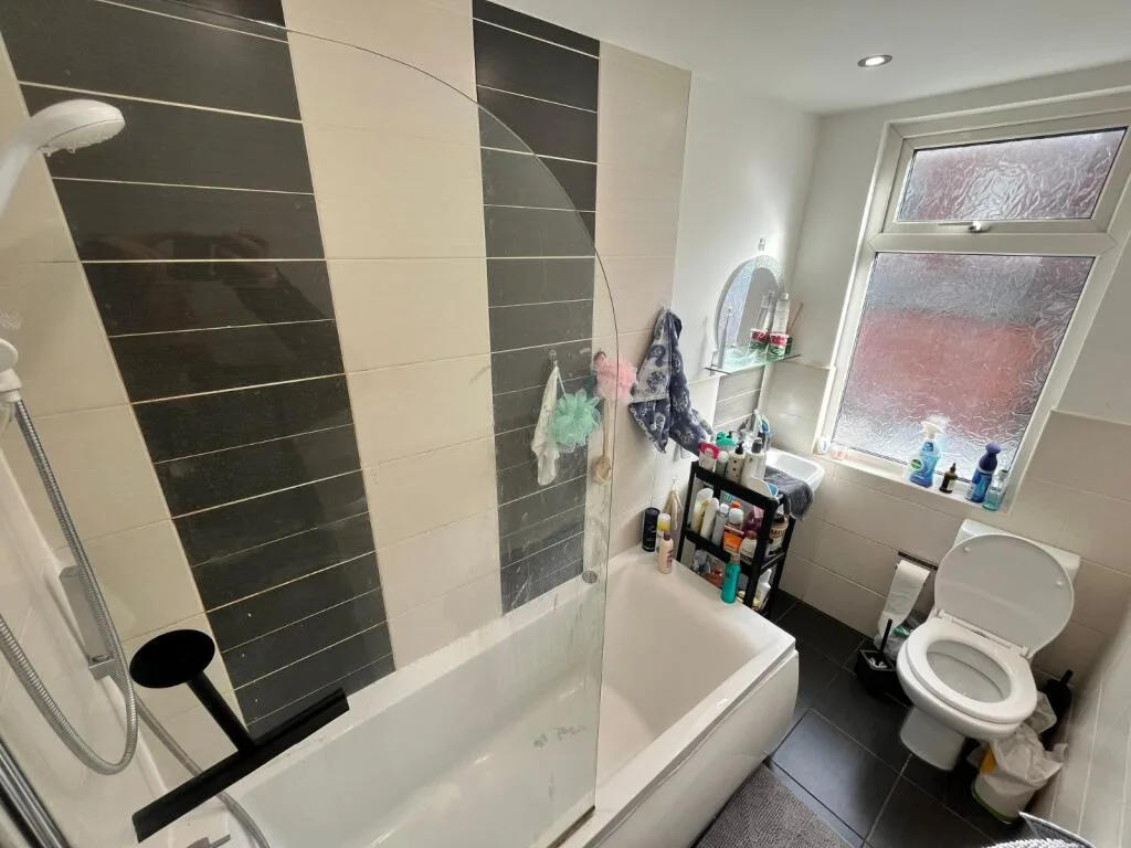 5 bedroom terraced house for rent