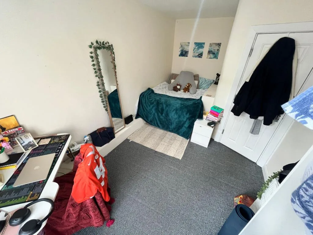 5 bedroom terraced house for rent