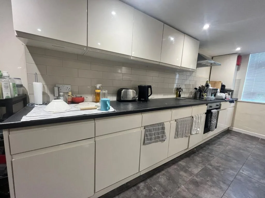 5 bedroom terraced house for rent