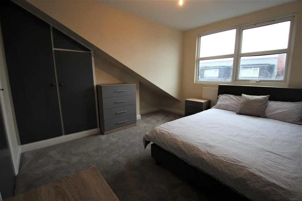 5 bedroom terraced house for rent
