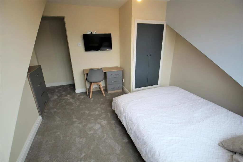 5 bedroom terraced house for rent