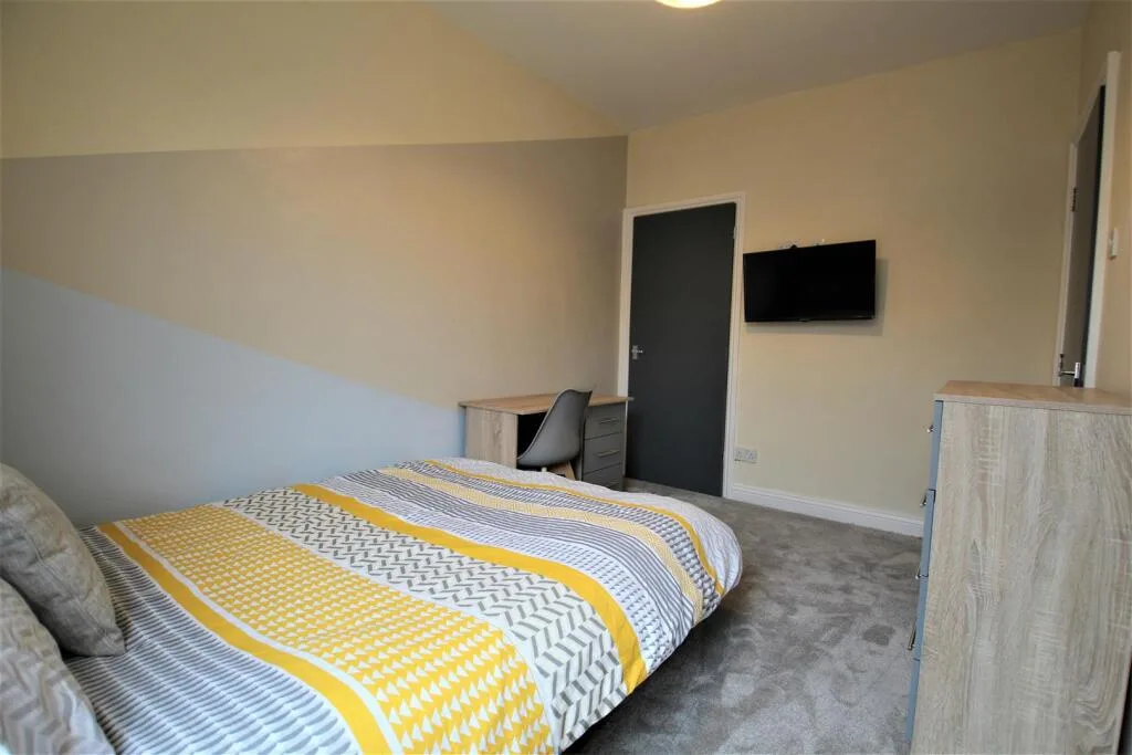 5 bedroom terraced house for rent