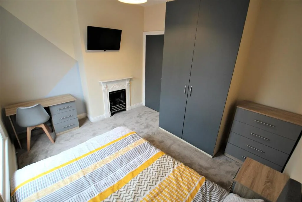 5 bedroom terraced house for rent