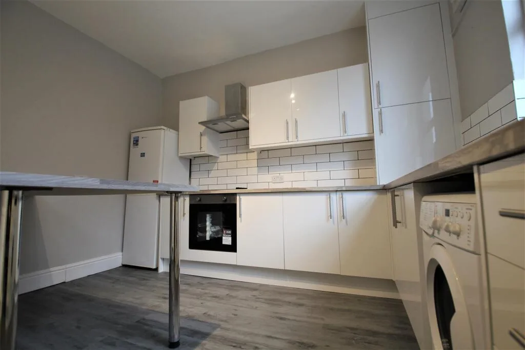 5 bedroom terraced house for rent