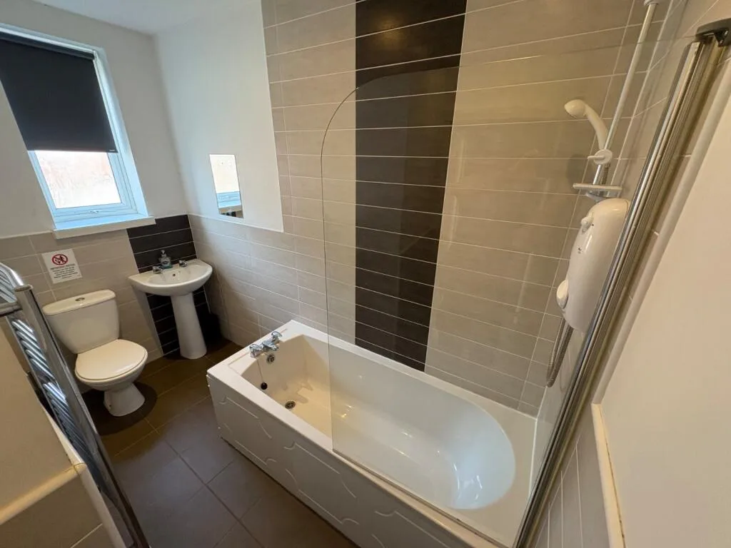 5 bedroom terraced house for rent