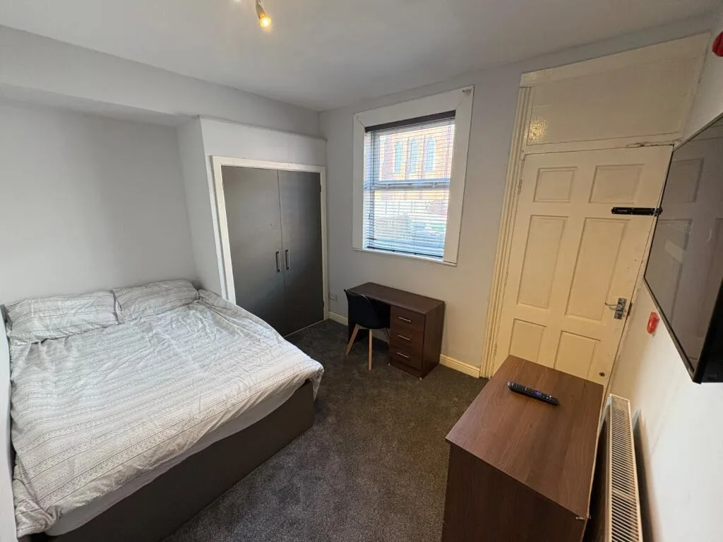 5 bedroom terraced house for rent